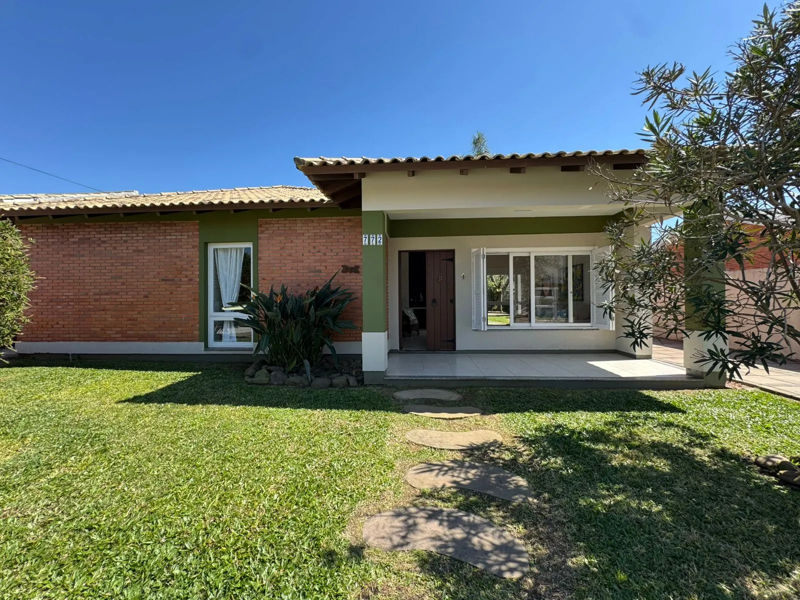 Casa 2 terrenos em Atlântida 4