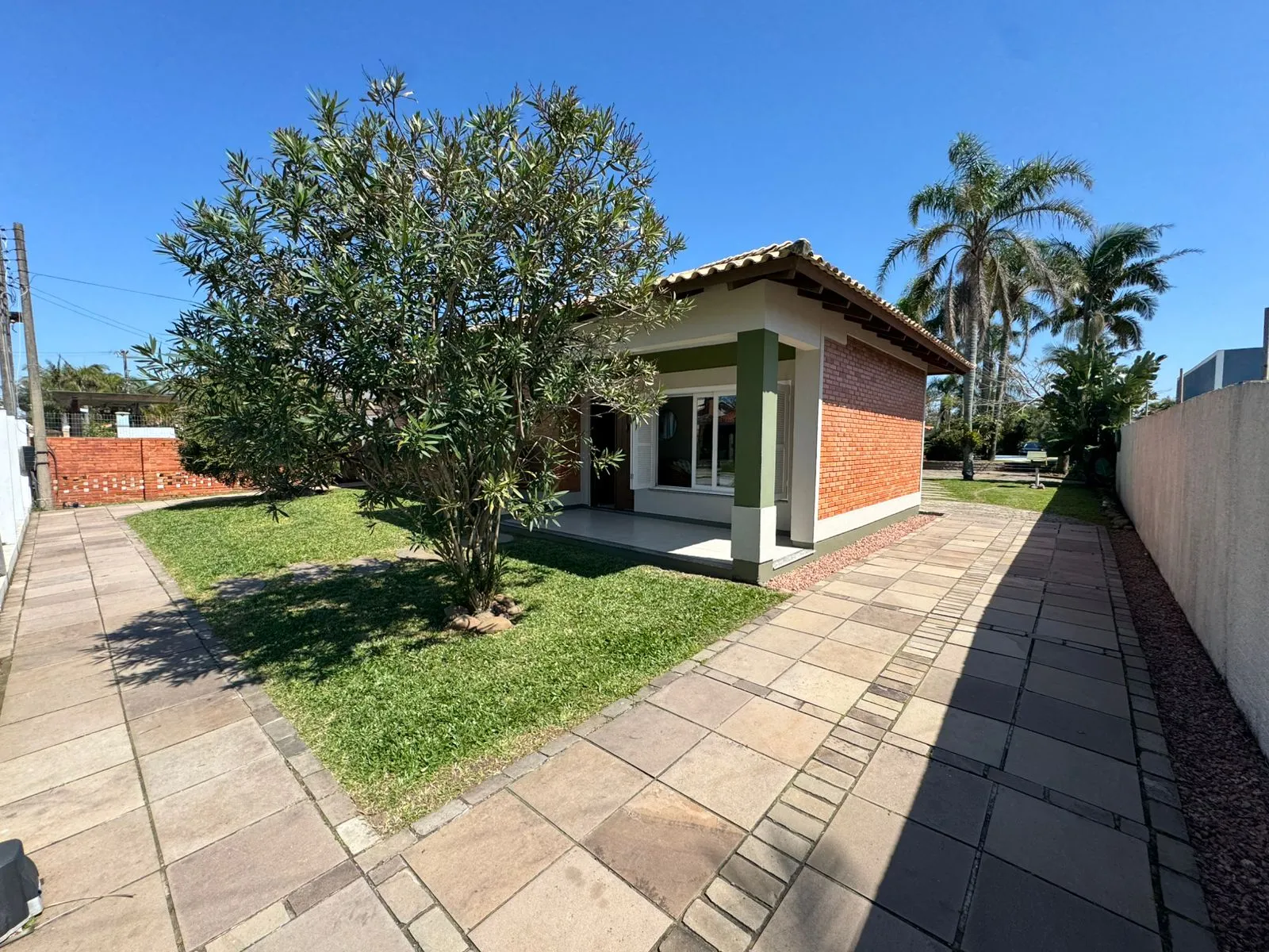 Casa 2 terrenos em Atlântida 3
