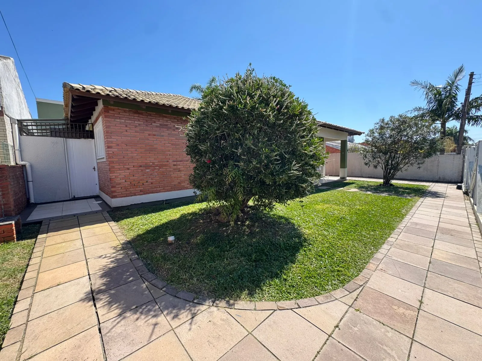 Casa 2 terrenos em Atlântida 2